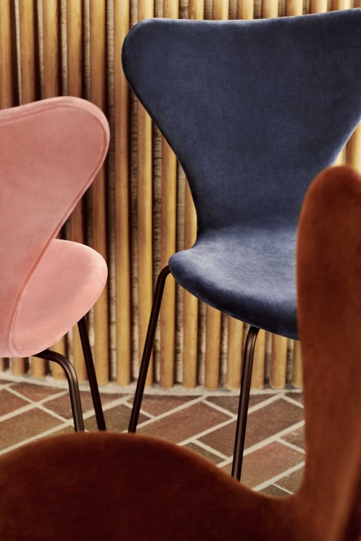 Fritz Hansen Vlinderstoel Series 7 stoel velvet Dark Plum