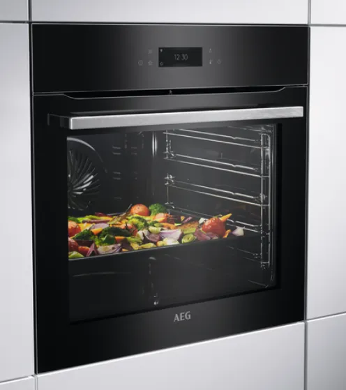 AEG 8000 AssistedCooking Indbygningsovn med Pyrolytisk selvrens
