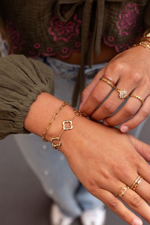 Armband met vijf klavers
