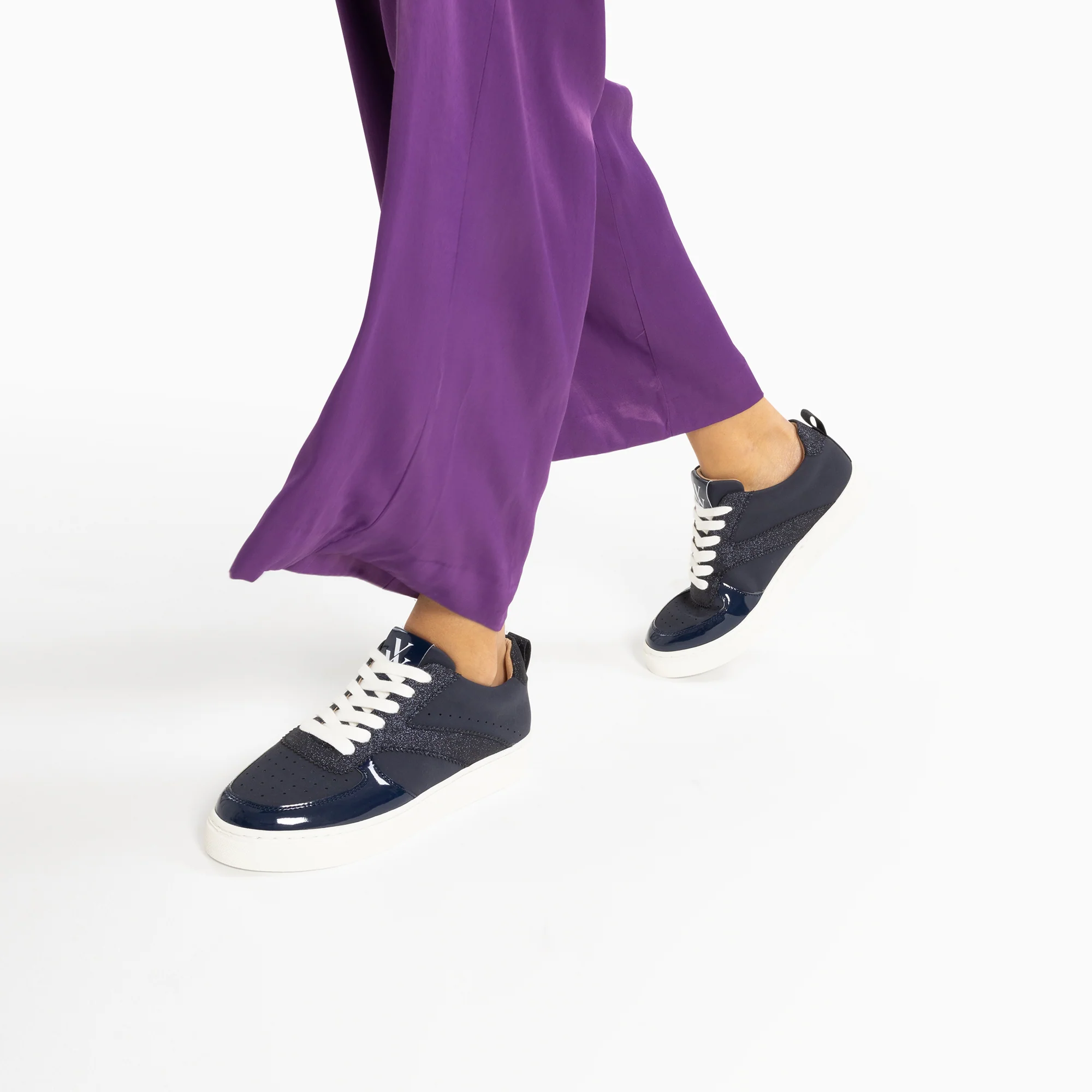 Sneakers-Baskets Celeste bleu nuit à lacets