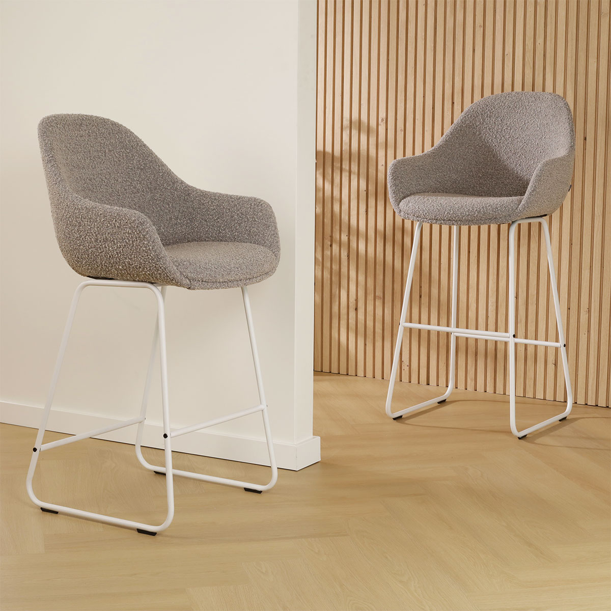 Barkruk Nino-Mae bouclé taupe - wit onderstel - 65 cm