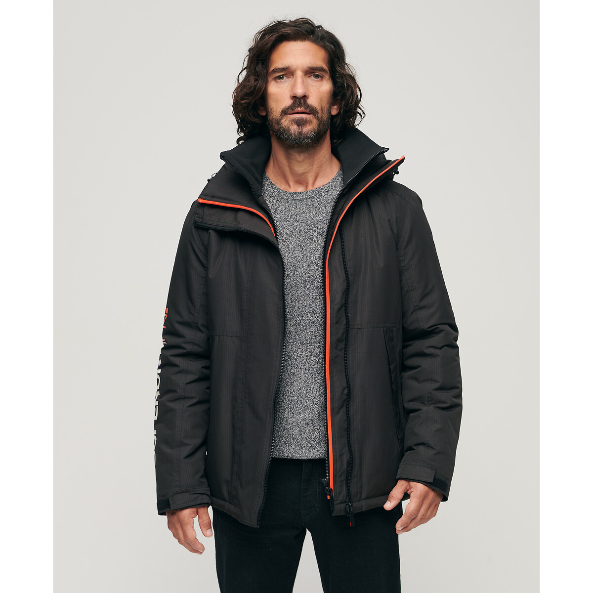 SUPERDRY<br>Corta-vento com capuz