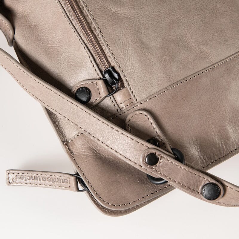 Aunts & Uncles Grandma's Luxury Club Backpack / Shoulderbag Mrs. Crumble Vintage Khaki