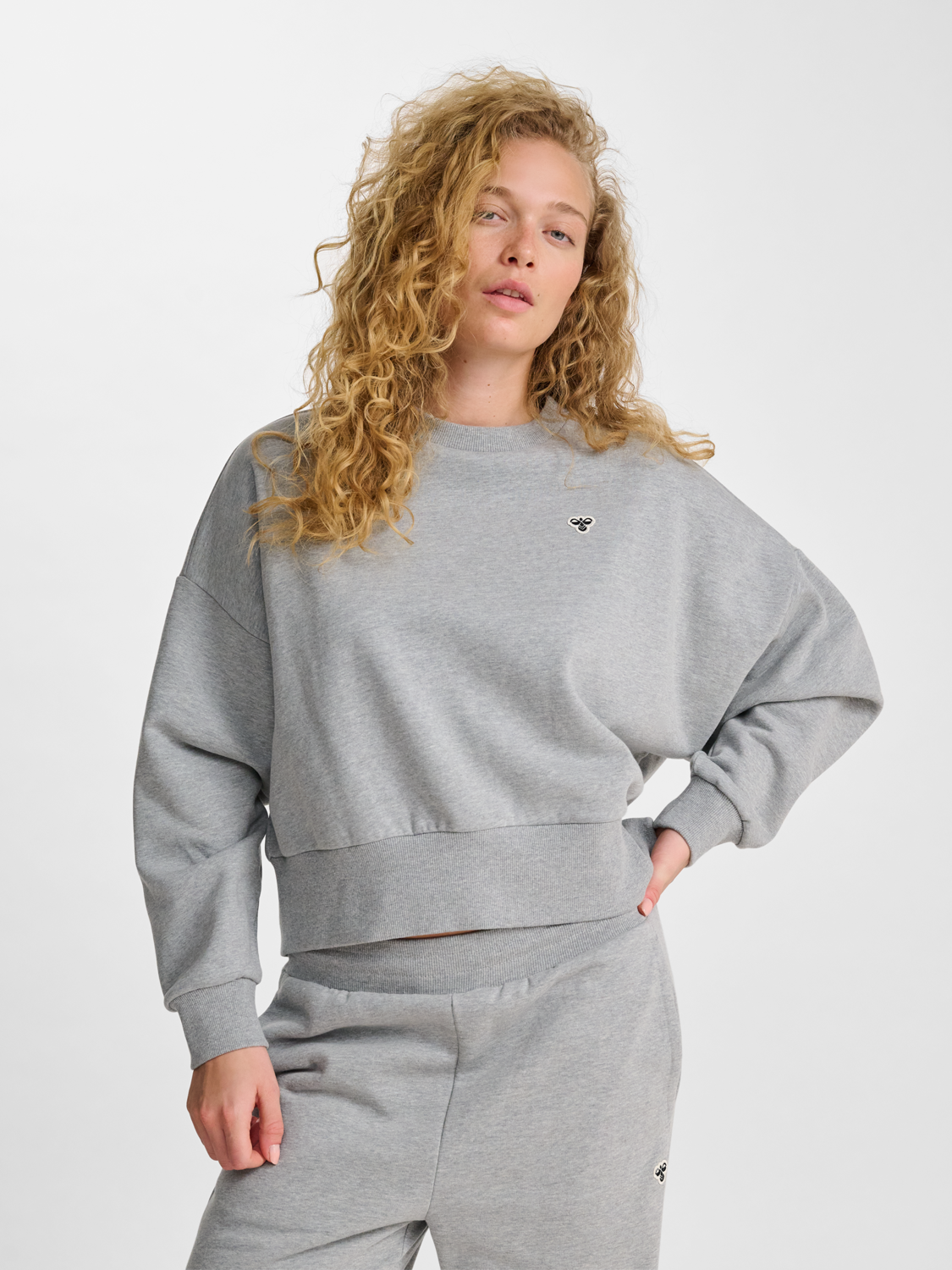 hmlBOXY W CREWNECK BEE