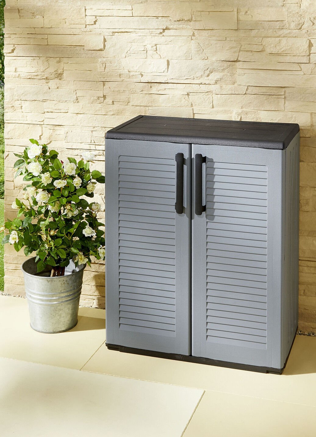 Gartenschrank in Lamellenoptik