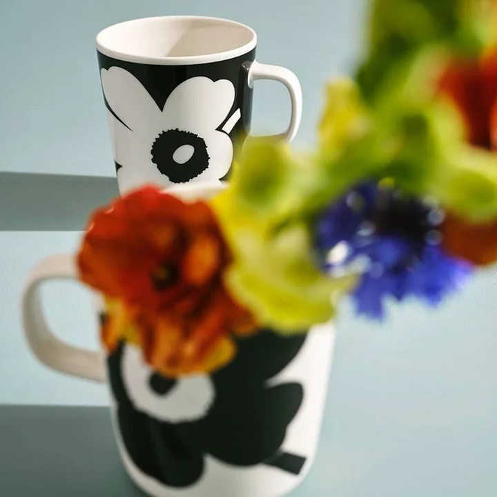 Marimekko - Oiva Karuselli Becher mit Henkel, 250 ml, weiss / hellblau / orange