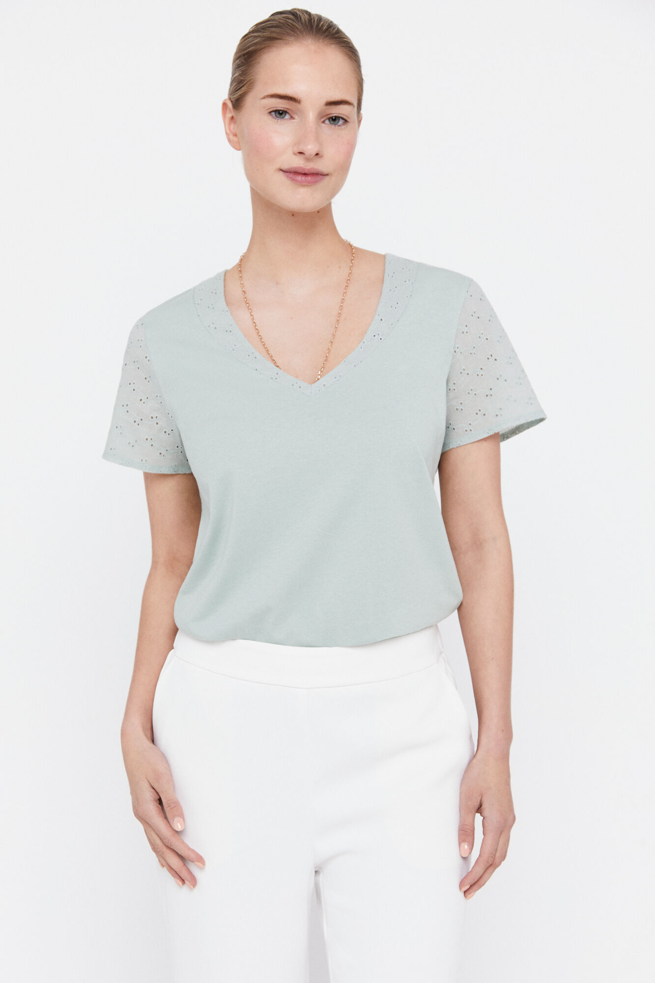 Camiseta combinada com bordado inglês - Verde