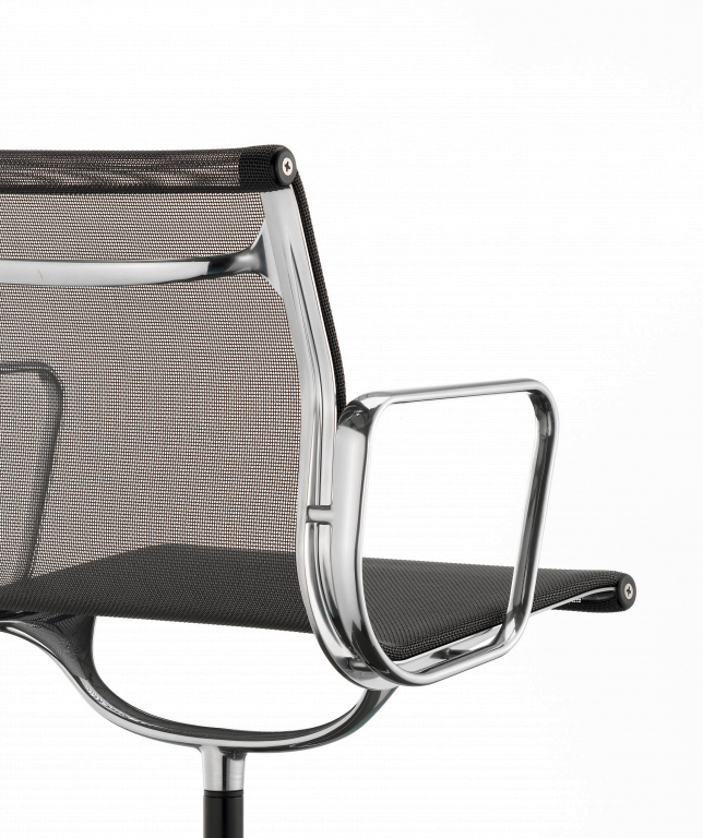 Vitra EA 104 stoel leder nero, onderstel verchroomd