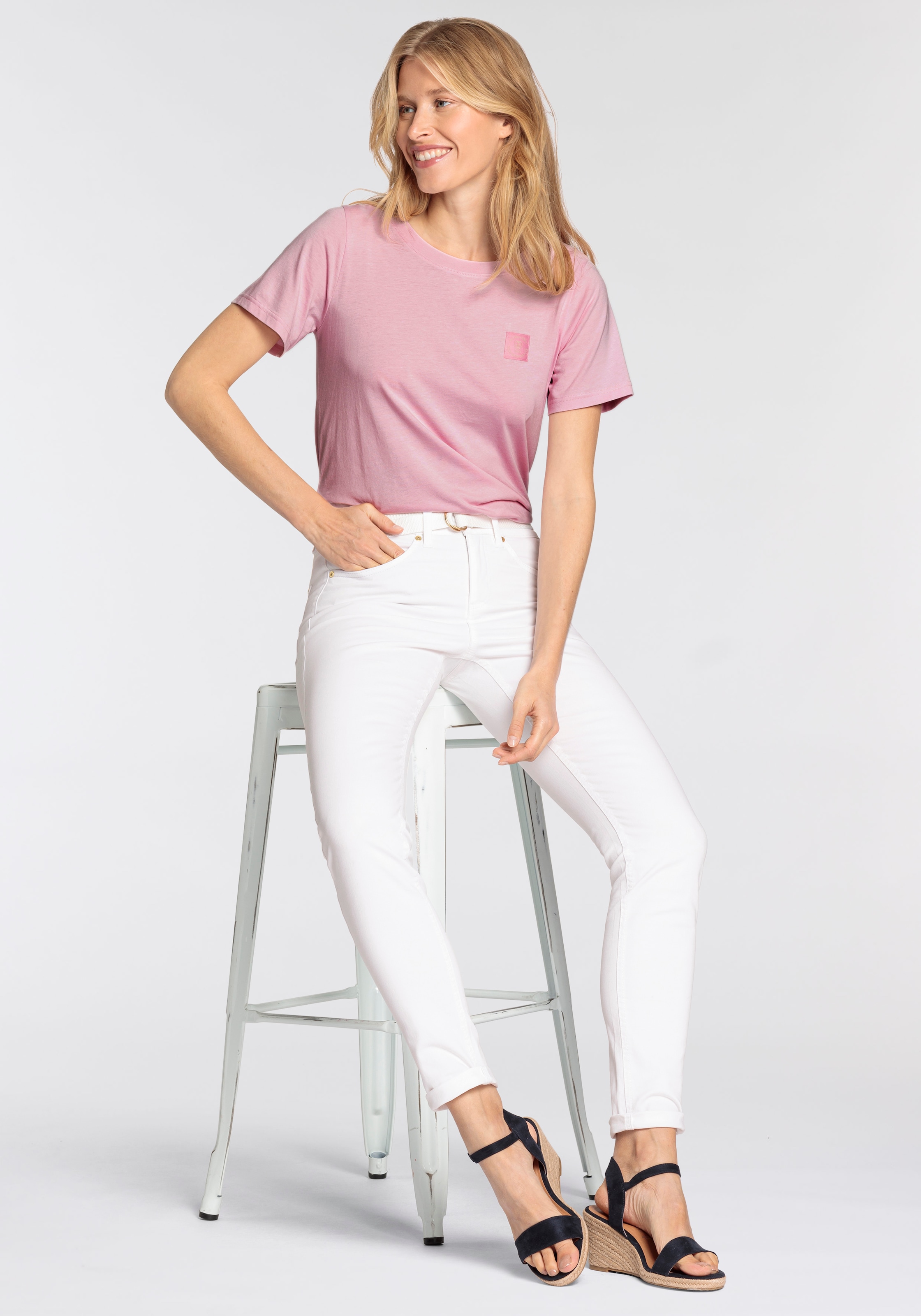 DELMAO Röhrenjeans, mit Gürteler Set, schmale Passform,  schmale Beinform,  normale Leibhöhe,  knöchellang