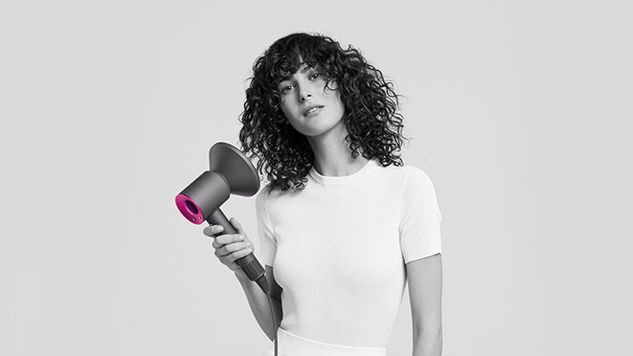 Sèche-cheveux Supersonic avec 4 accessoires de coiffage