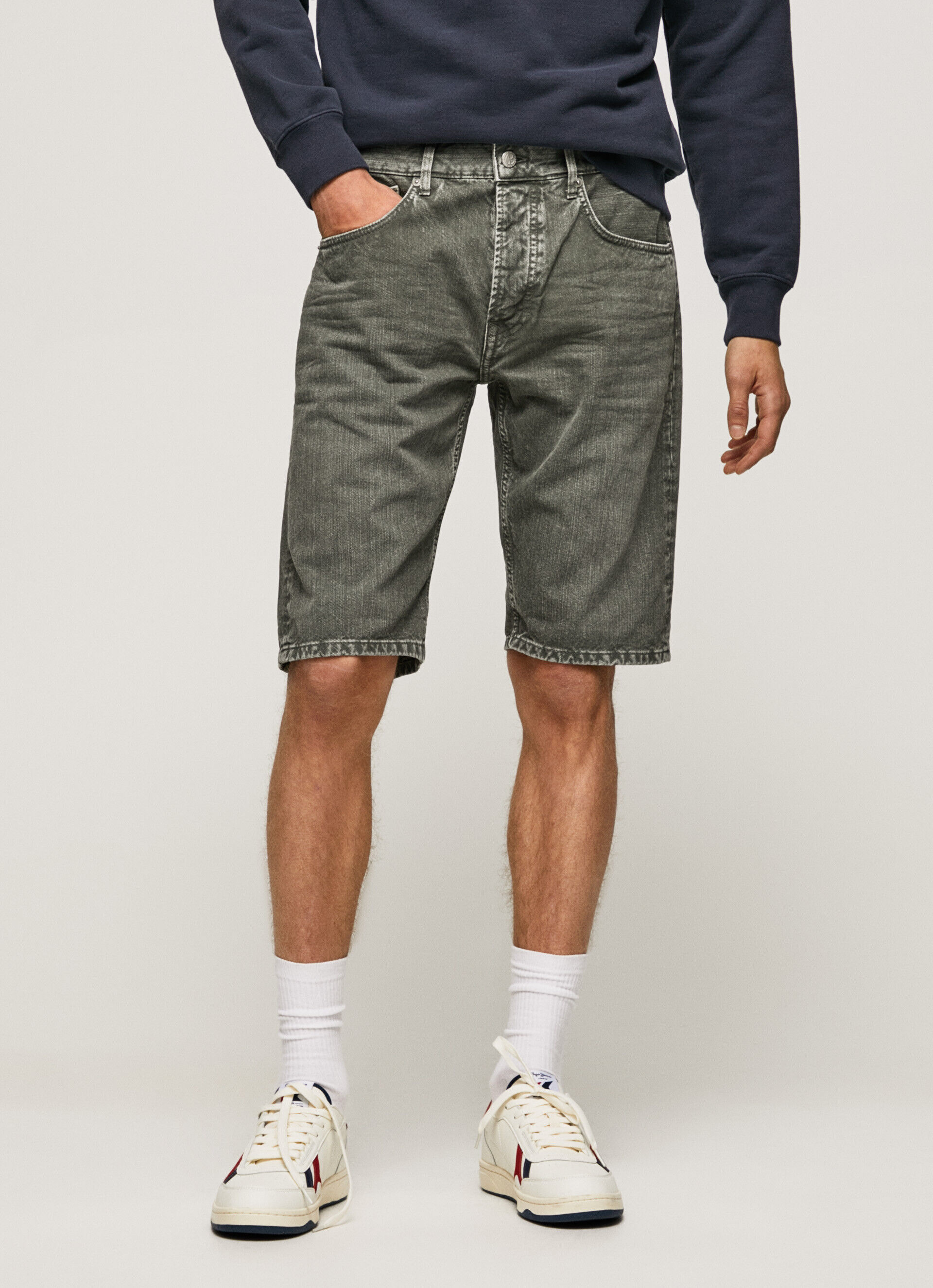 CALLEN FIT RELAXED DENIM BERMUDA - verde-esmeralda