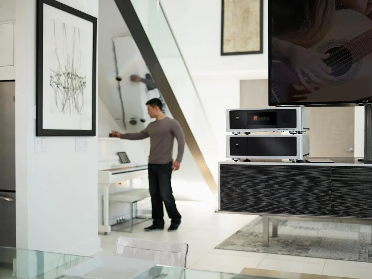 Nad M17 V2i   M28 Amplis home-cinéma
