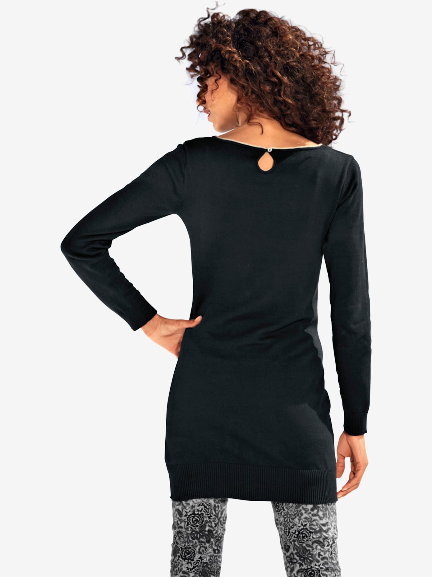 Pull long look tendance avec découpes au dos