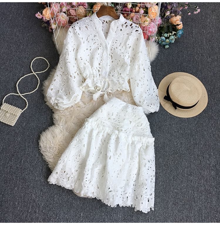 Dudu - Set: geperforeerde crop top met pofmouwen + hoge A-lijn minirok