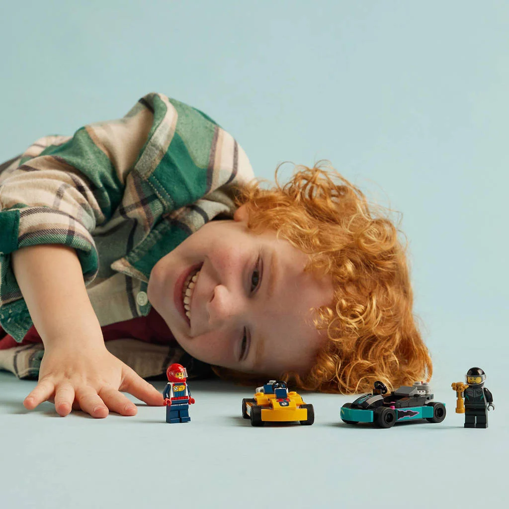 Uren speelplezier met deze leuke setKarts en racers Speelgoed Race Auto Set voor Kinderen vanaf 5 Jaar 60400