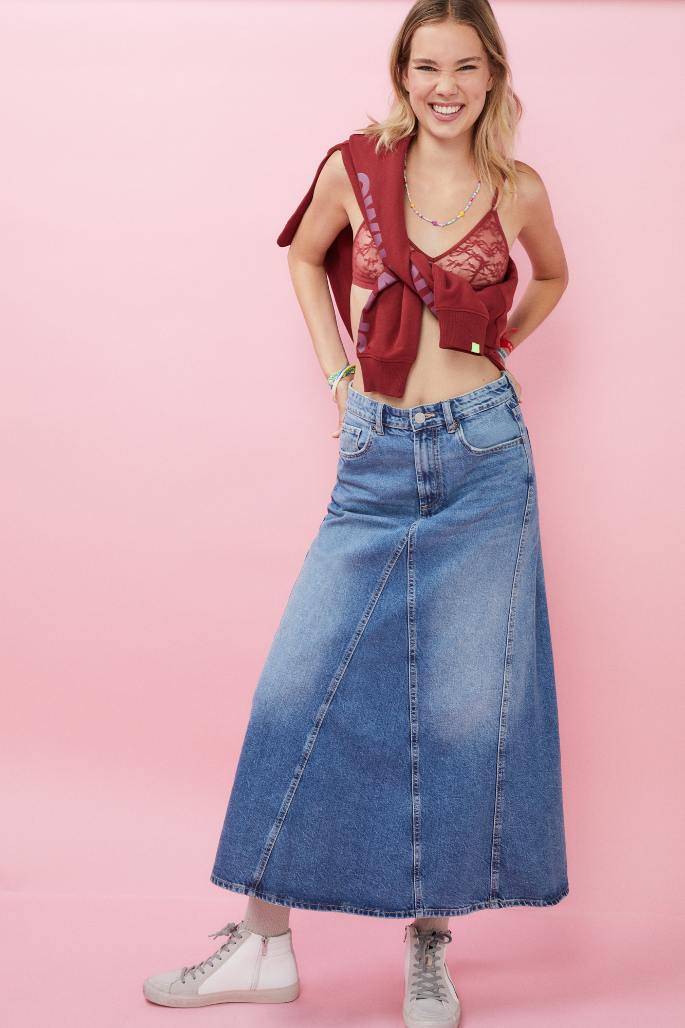Top de sutiã triangular de renda vermelho escuro