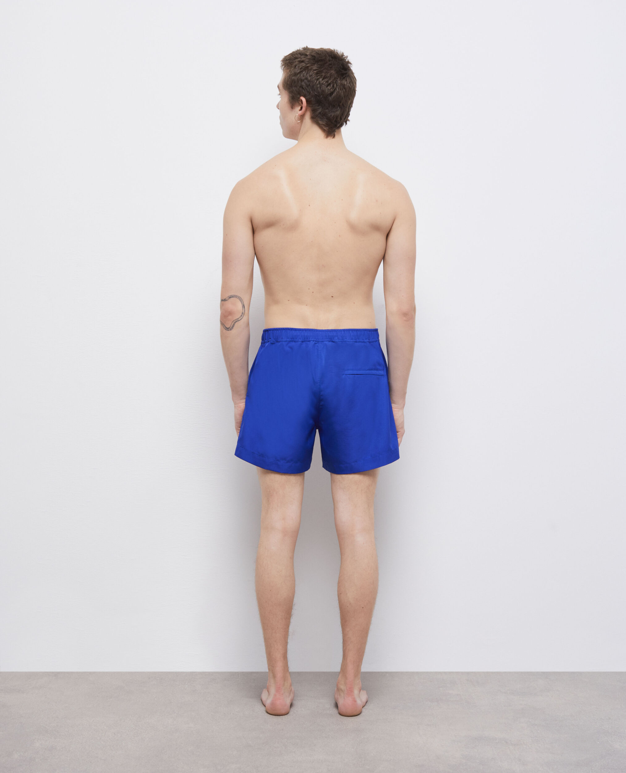 Short de bain bleu avec logo