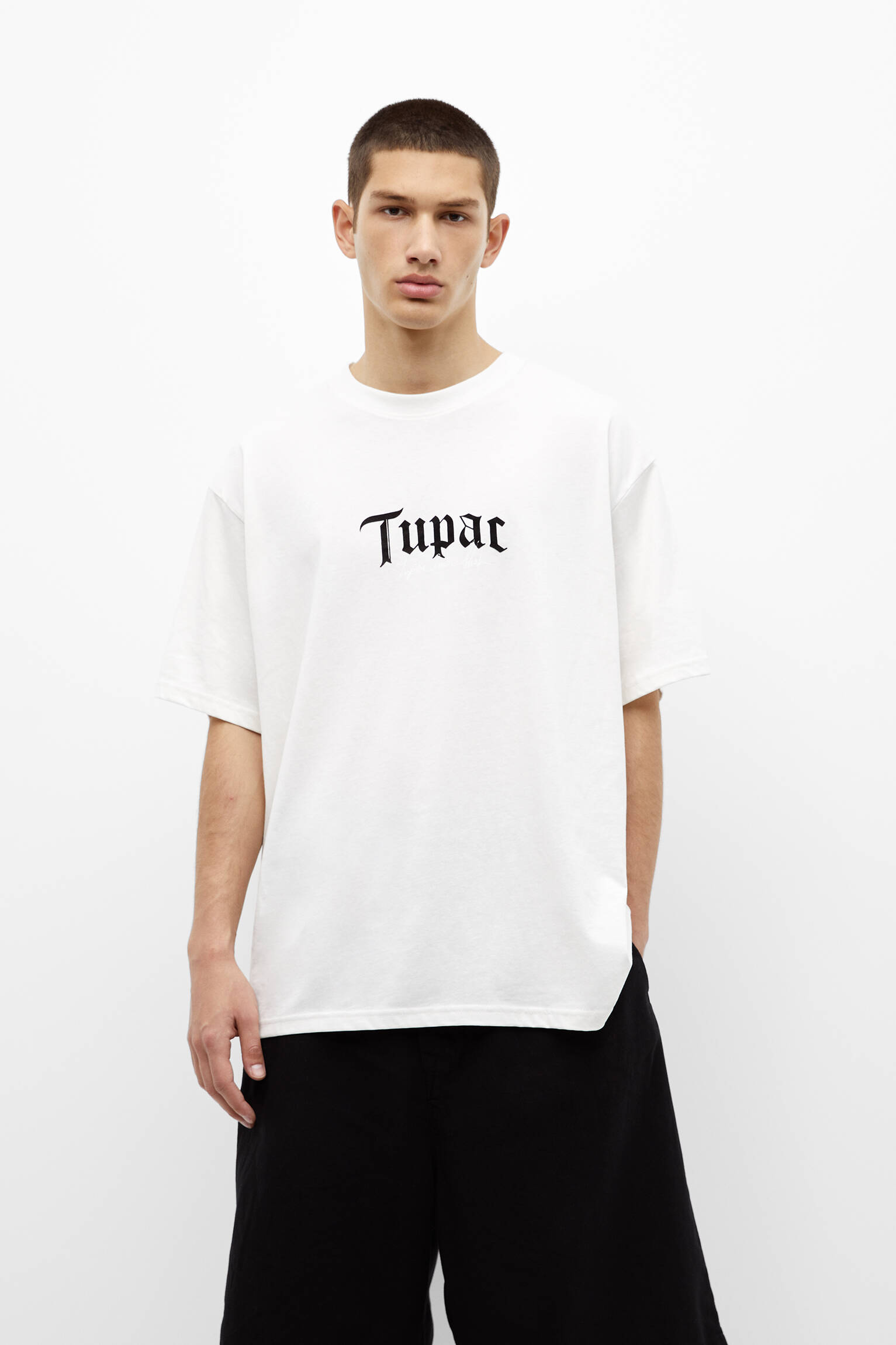 CAMISETA OVERSIZE COM TEXTO TUPAC - OFF WHITE