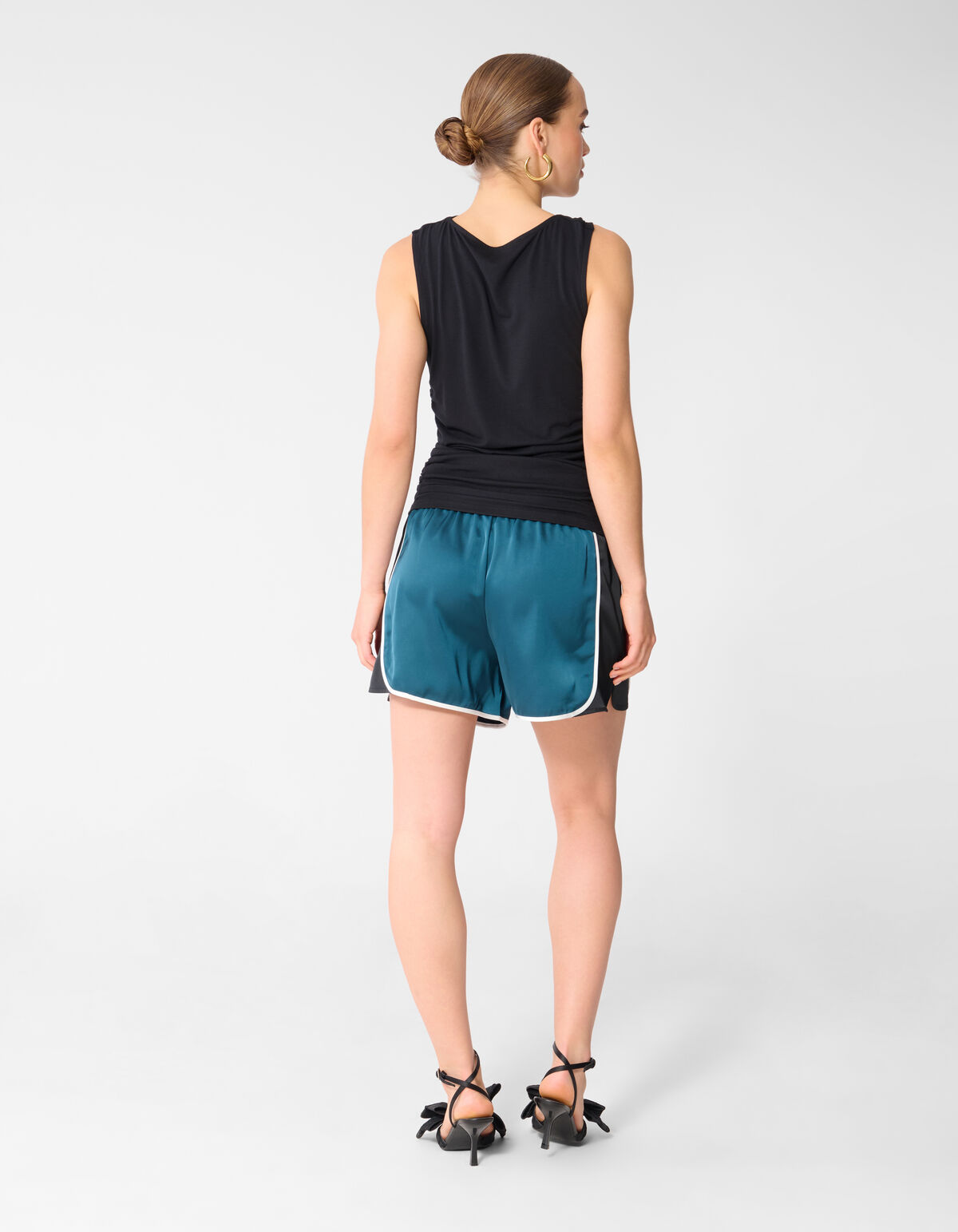 Sleeveless Hardware Top Zwart