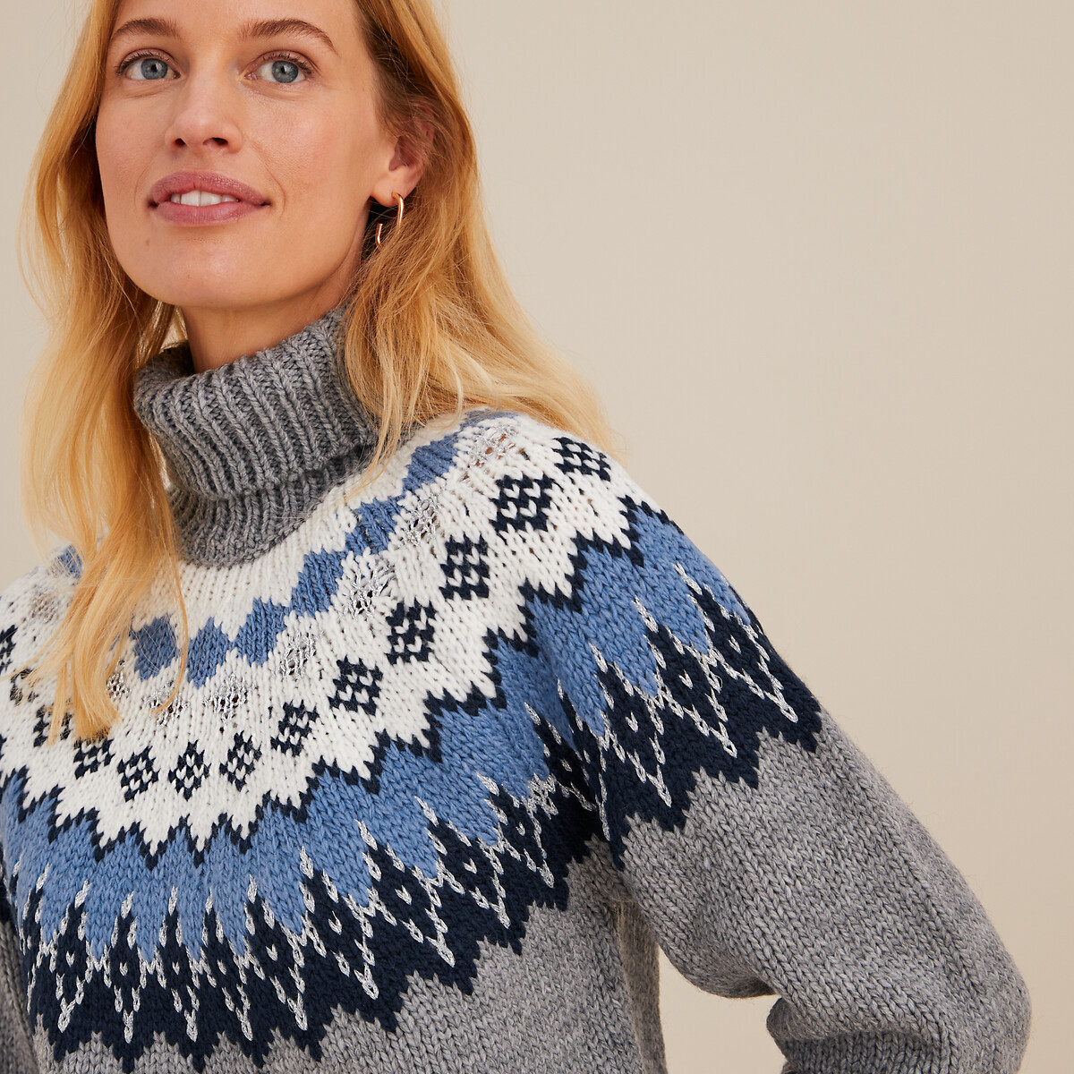ANNE WEYBURN<br>Suéter jacquard com gola alta, malha grossa
