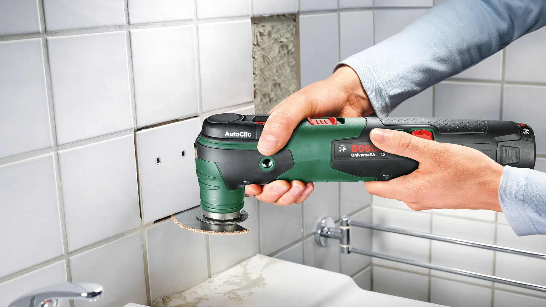 Bosch Home & Garden  UniversalMulti 12    Vielseitiges, kabelloses Multifunktionswerkzeug