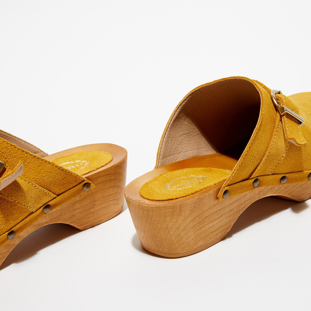 Apologie Studio Sabots en Velours de Cuir Léa miel - Talon 5 cm