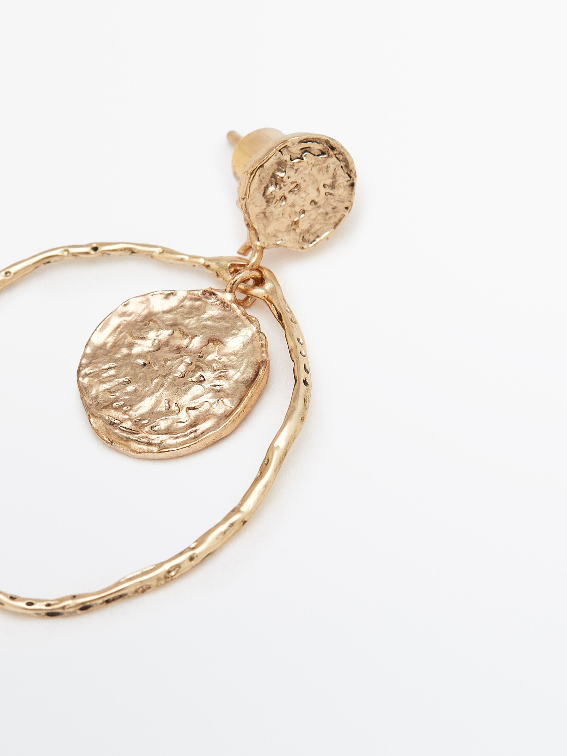 Brincos com pingente de moeda banhados a ouro - OURO