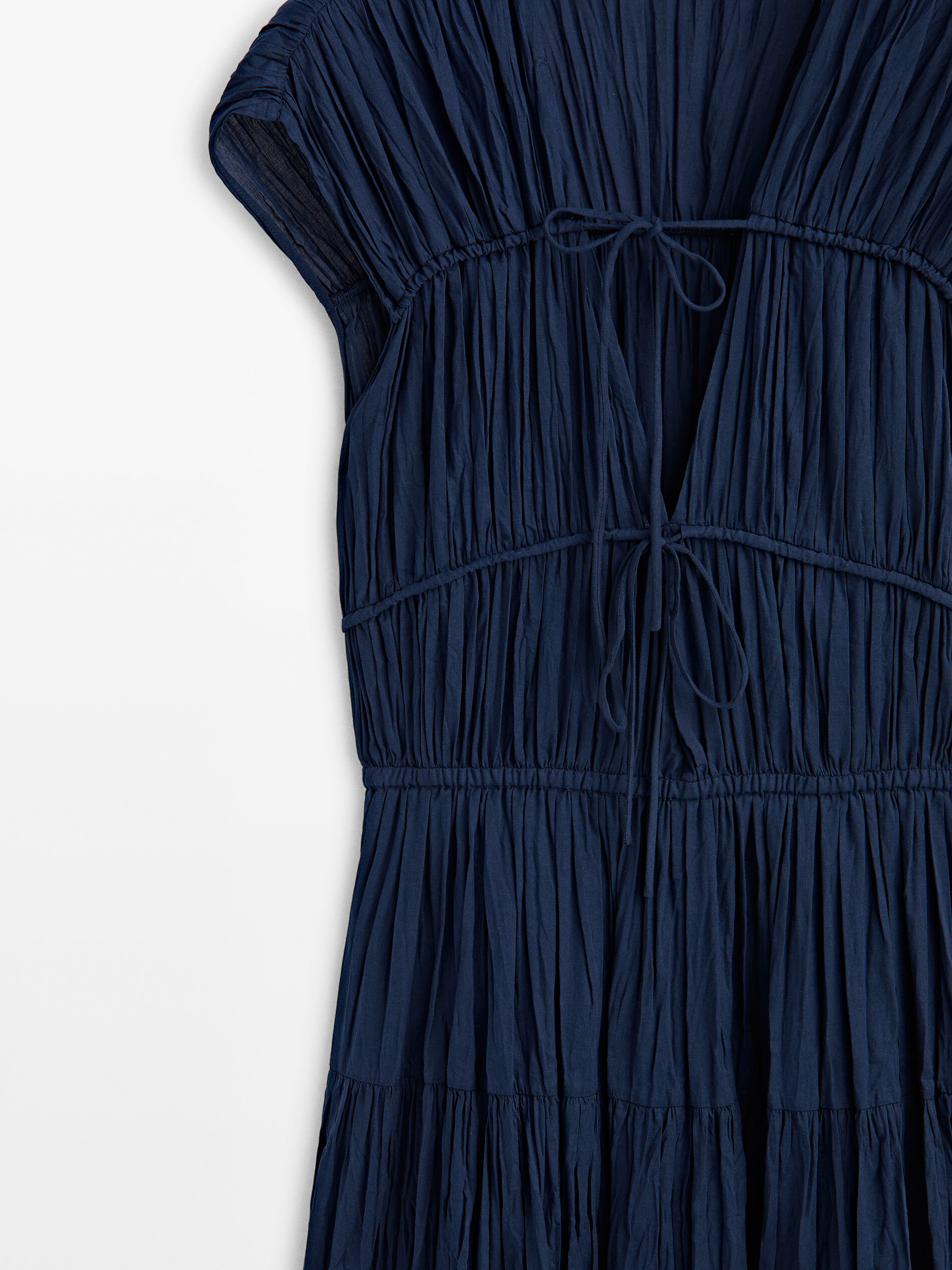 Vestido plissado com detalhe de laço - AZUL MARINHO