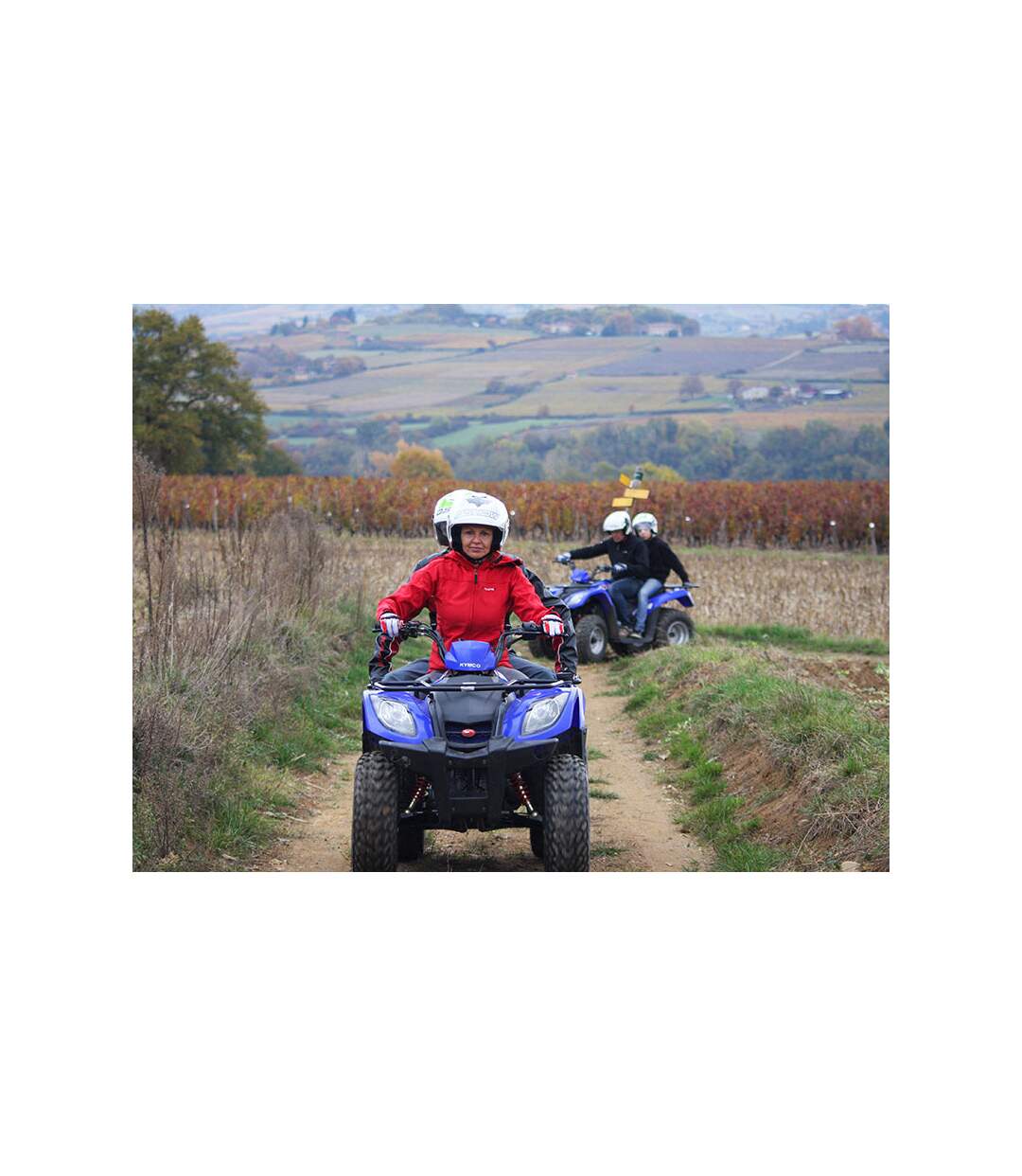 Loisir en famille : randonnée en quad pour 2 adultes et 1 enfant vers Brive-la-Gaillarde - SMARTBOX - Coffret Cadeau Sport & Aventure