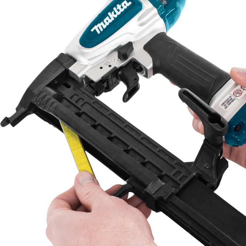 Makita AT638A 8 bar Nietmachine (Narrow Crown) in koffer