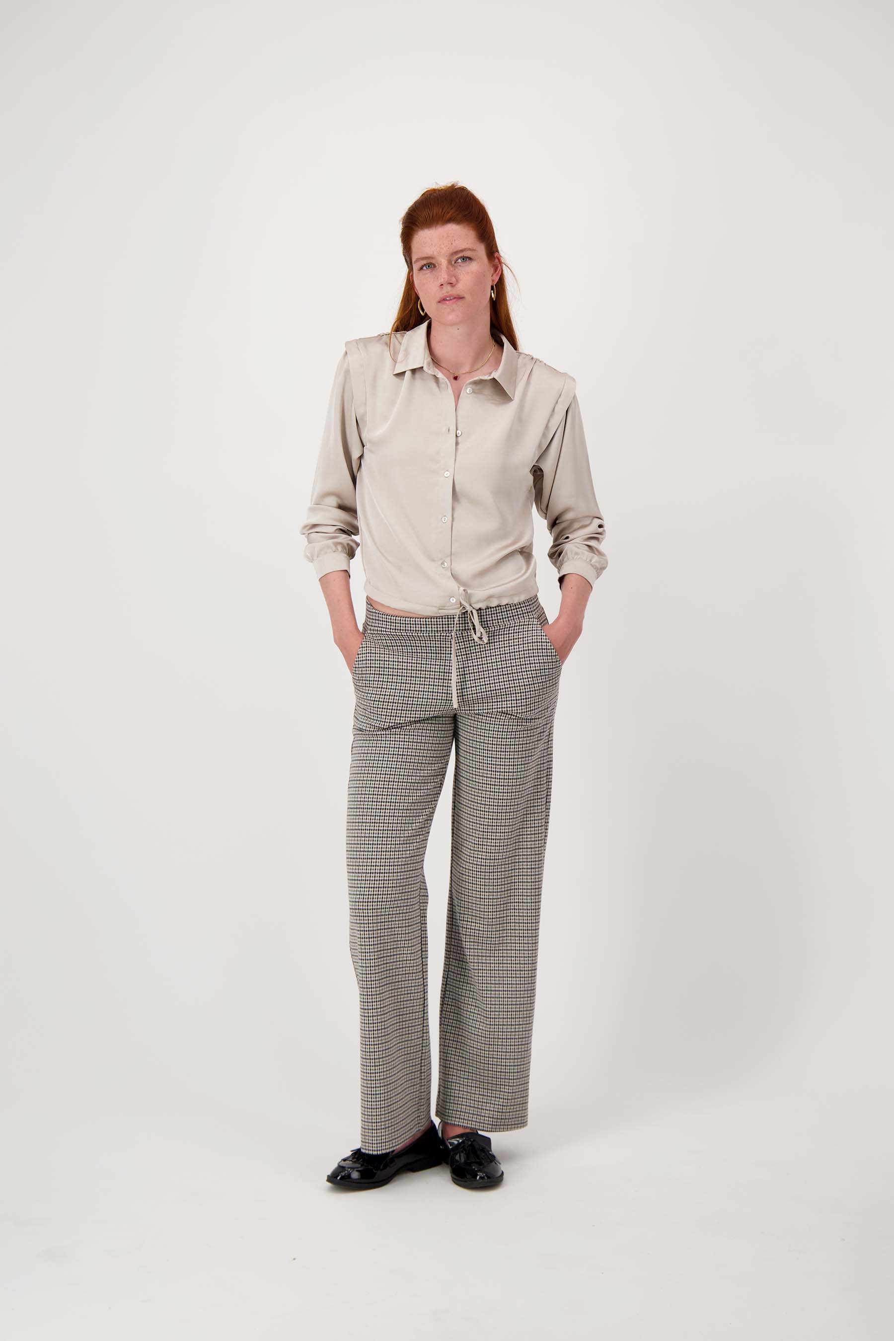 satijnen blouse met schouderdetail