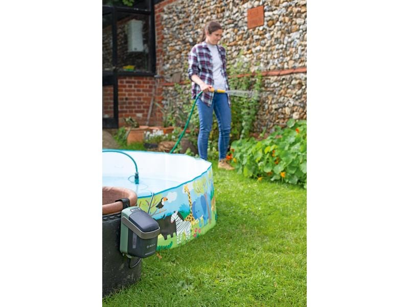 Bosch Akku-Gartenpumpe GardenPump 18 V-2000 Solo Kraftvolle Gartenpumpe für schnellere Bewässerung des Gartens
