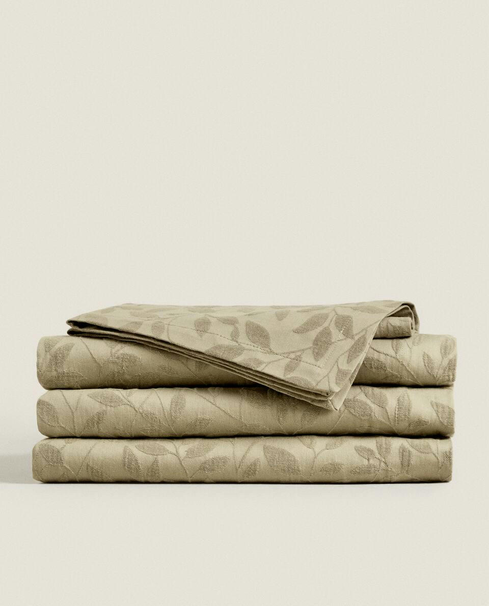 TOALHA DE MESA COM FOLHAS DE JACQUARD