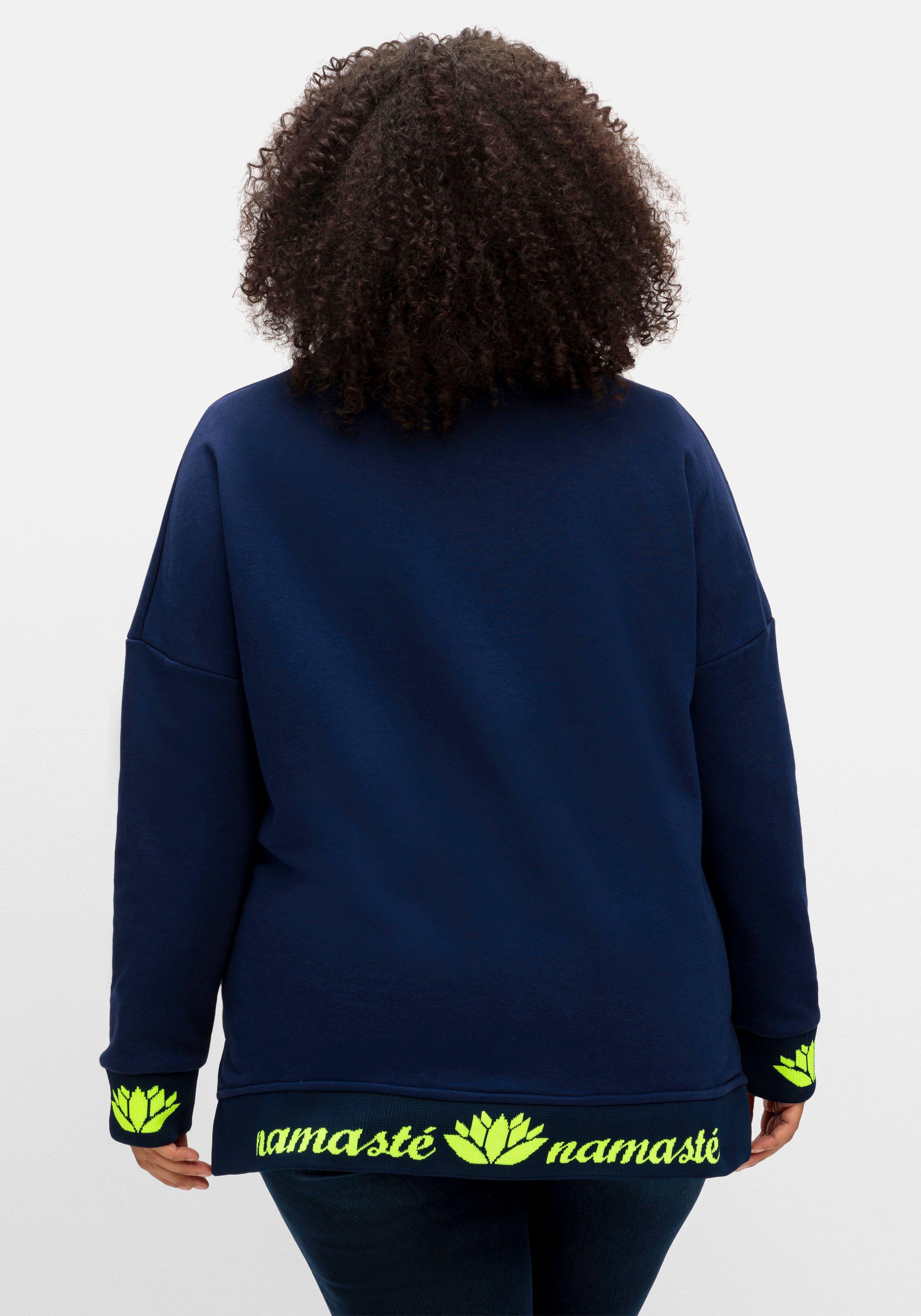 Sweatshirt mit V-Ausschnitt und Yoga-Frontdruck