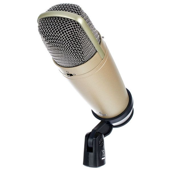 Behringer C3