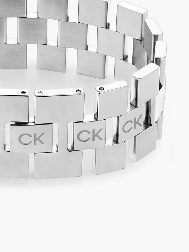 Pulseira geométrica.