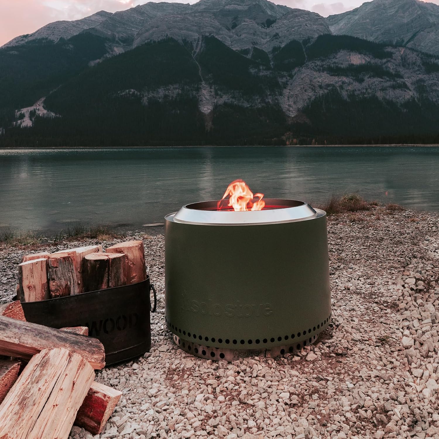 Solo Stove Feuerschale Yukon 2.0 mit Standfuß | Feuerstelle für Raucharme Holzverbrennung, Herausnehmbare Auffangschale, Mobile Outdoor Feuertonne, Edelstahl, 68,5 x 50,5 cm, 20 kg, Grün