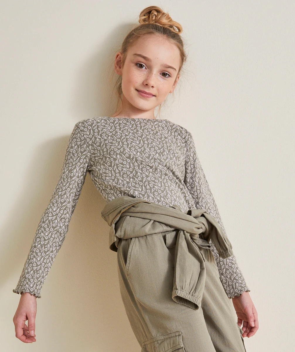 T-SHIRT MANCHES LONGUES FILLE CÔTELÉ EN COTON BIO KAKI AVEC IMPRIMÉ FLEURI