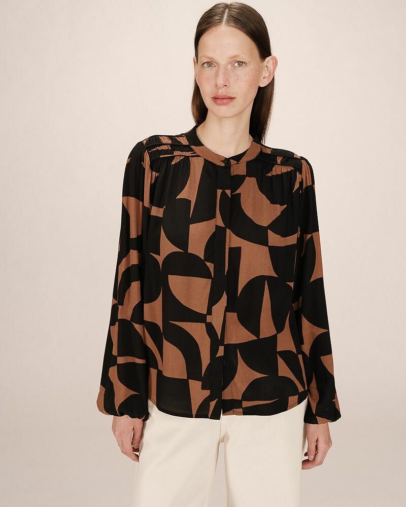 GRACE & MILA<br>Blusa estampada SORPRESA