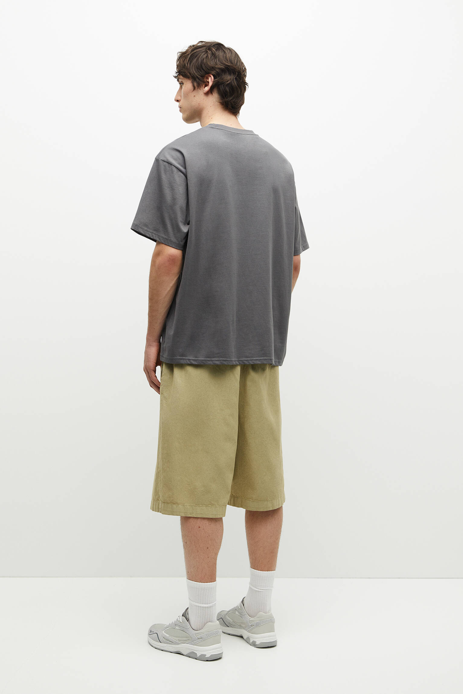 CAMISETA DE MANGA CURTA BORDADA - CINZA ANTRACITE