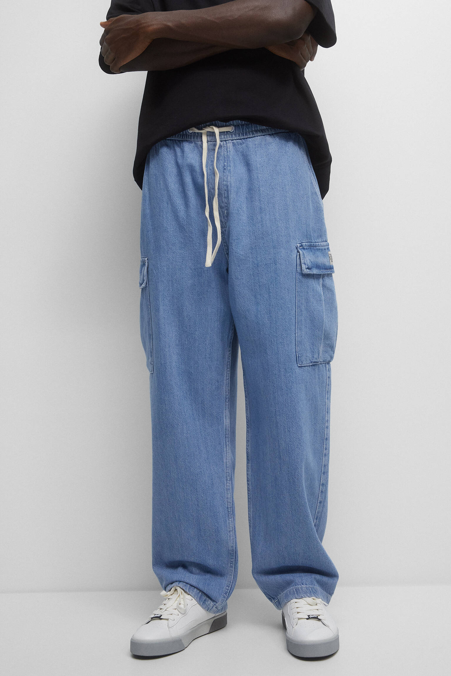 Calça cargo com cordão - azul médio