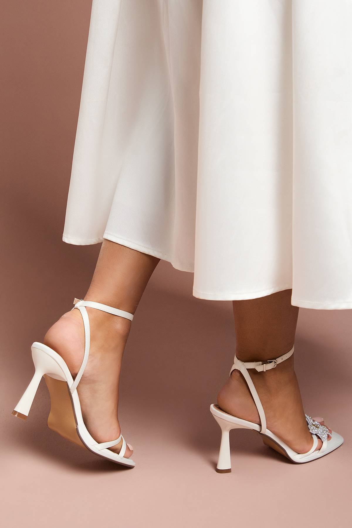 Coast Sandales de Mariée Taleesa à Talon Haut et Plateforme en Satin avec Détail Corsage Diamanté - Coupe Large