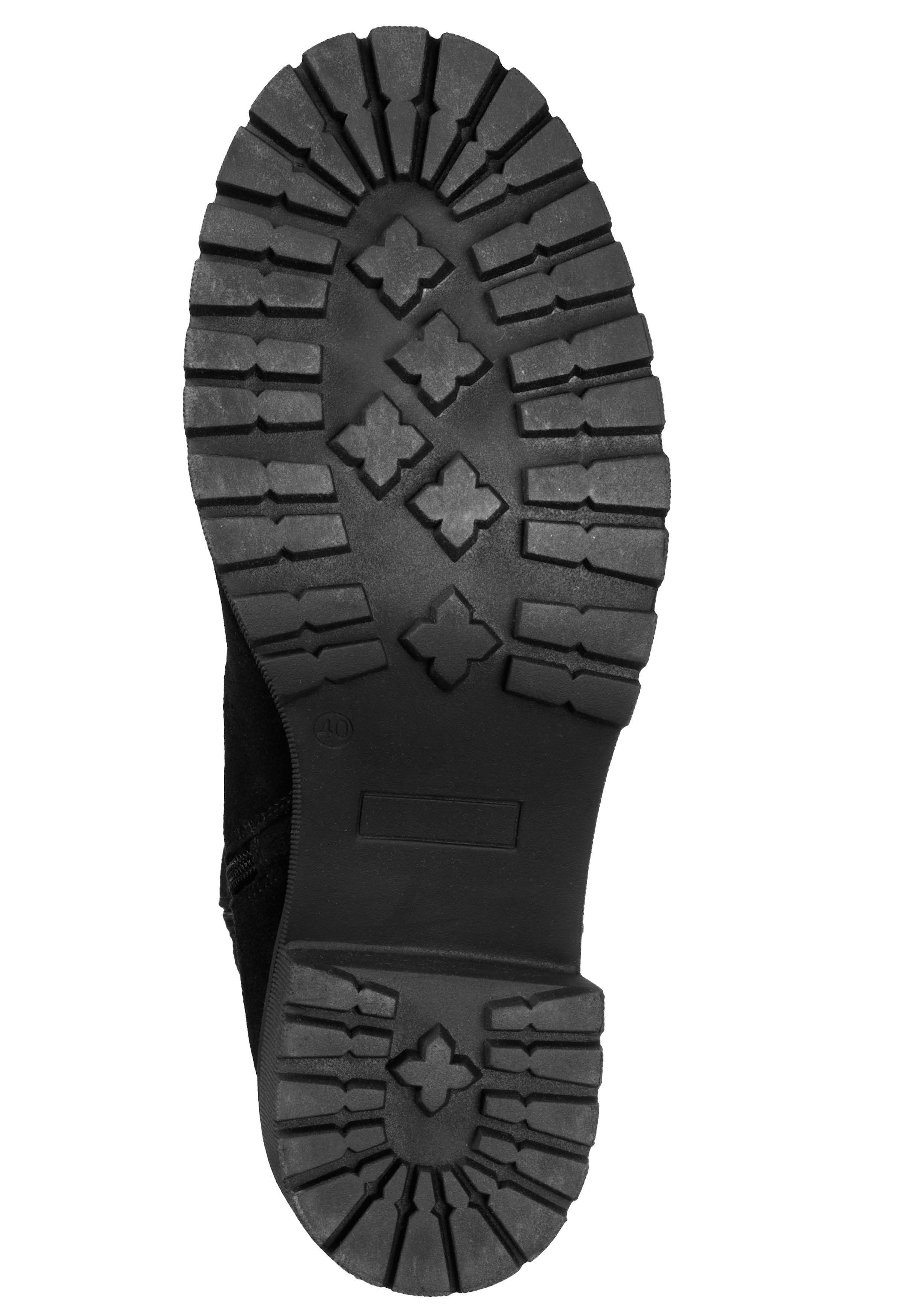 Weitschaftstiefel mit stark profilierter Sohle