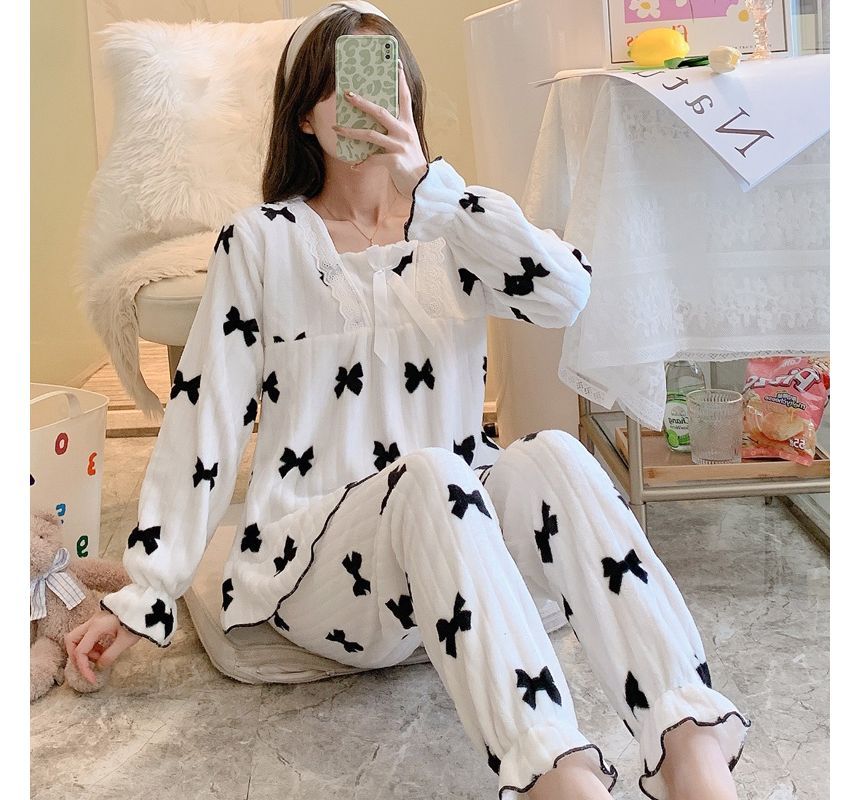 Dazzli - Pyjamatop met lange mouwen / Broek / BH-inzetstuk / Set
