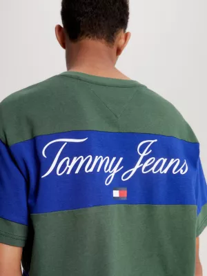 Camiseta Relaxed Fit com Logo nas Costas e Blocos de Cores