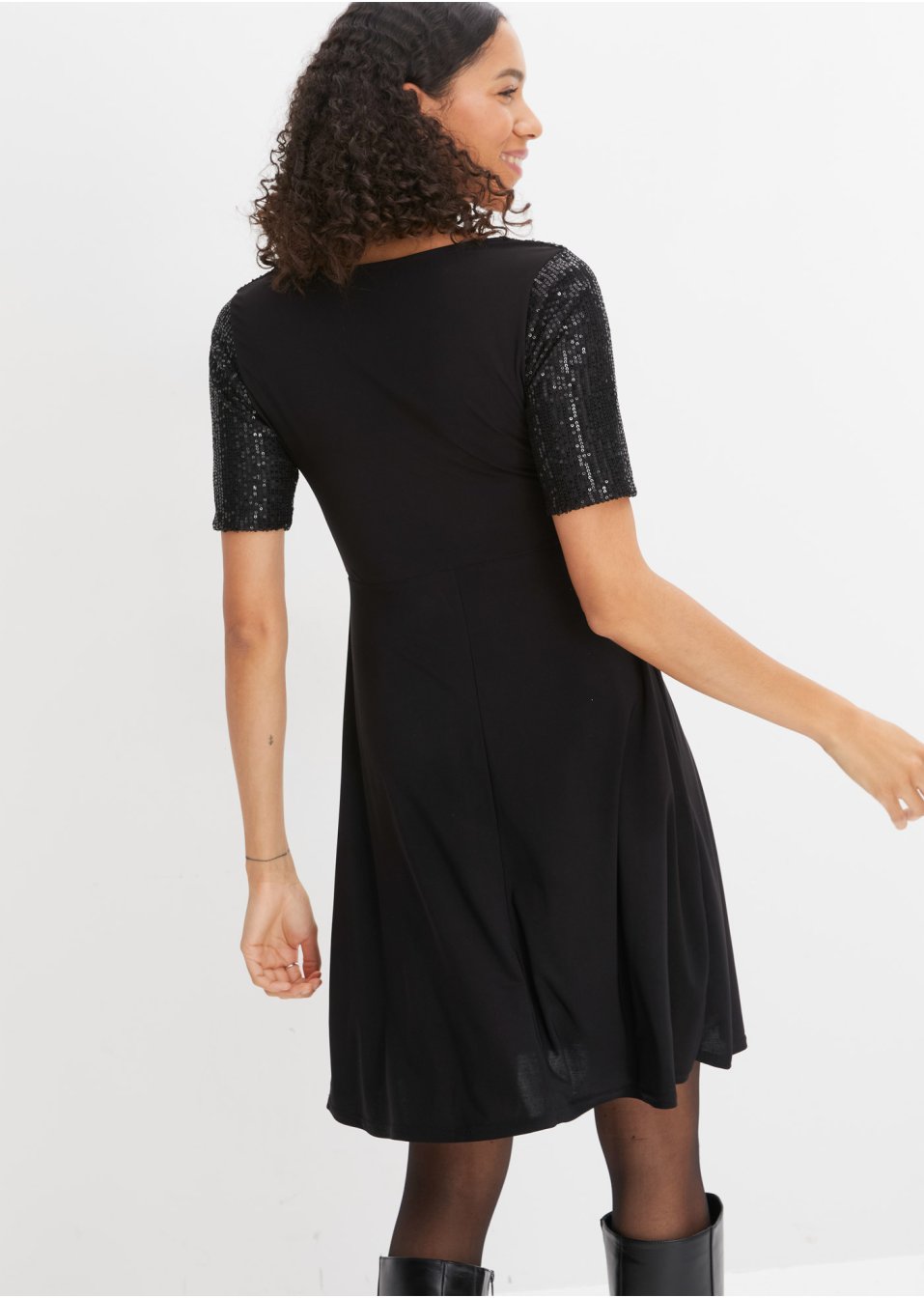 Robe avec empiècement sequins