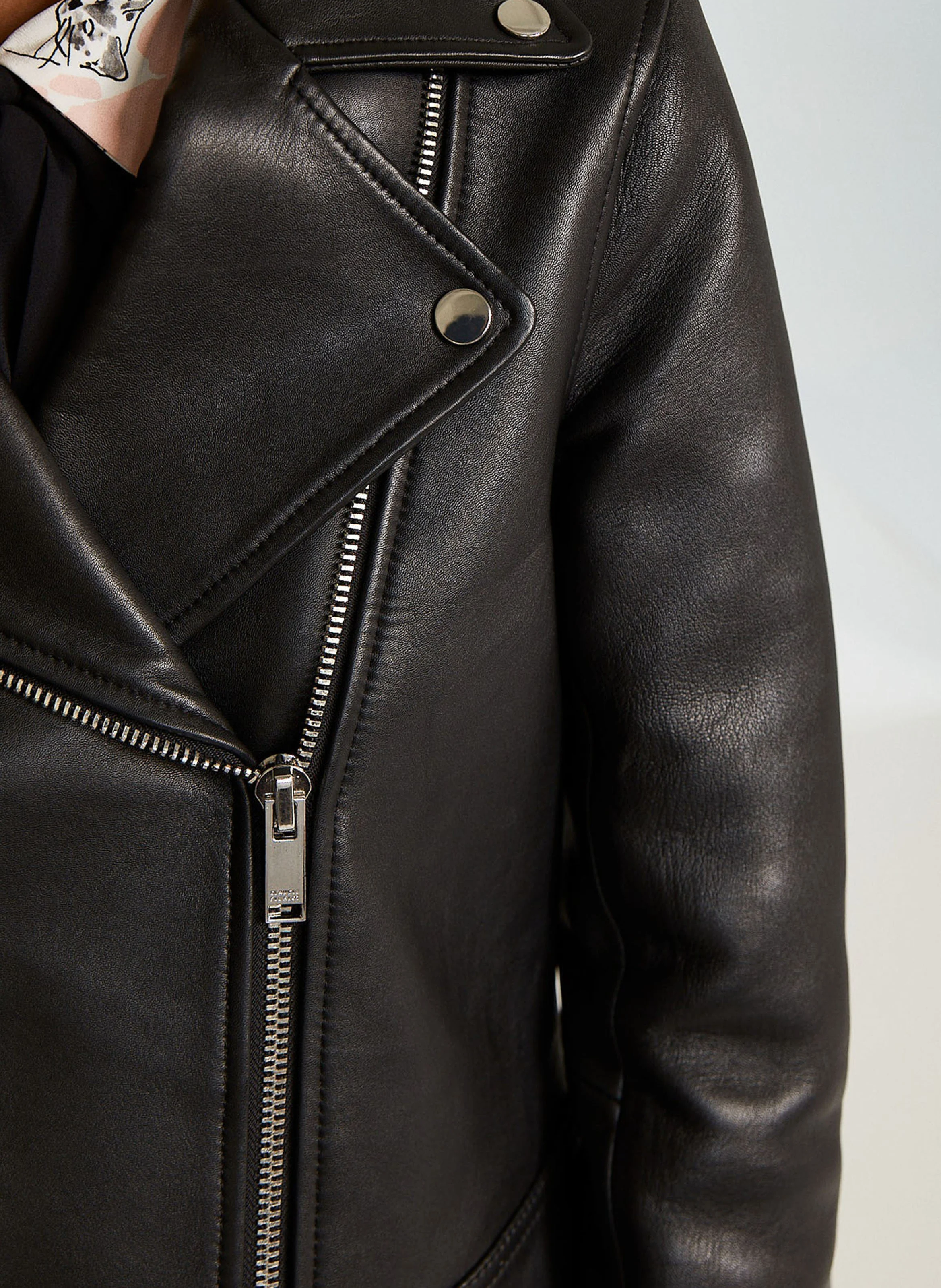 Blouson court en cuir| Noir