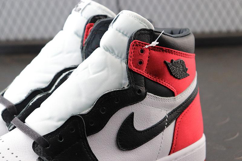 Jordan 1 Retro Black Toe（2016）
