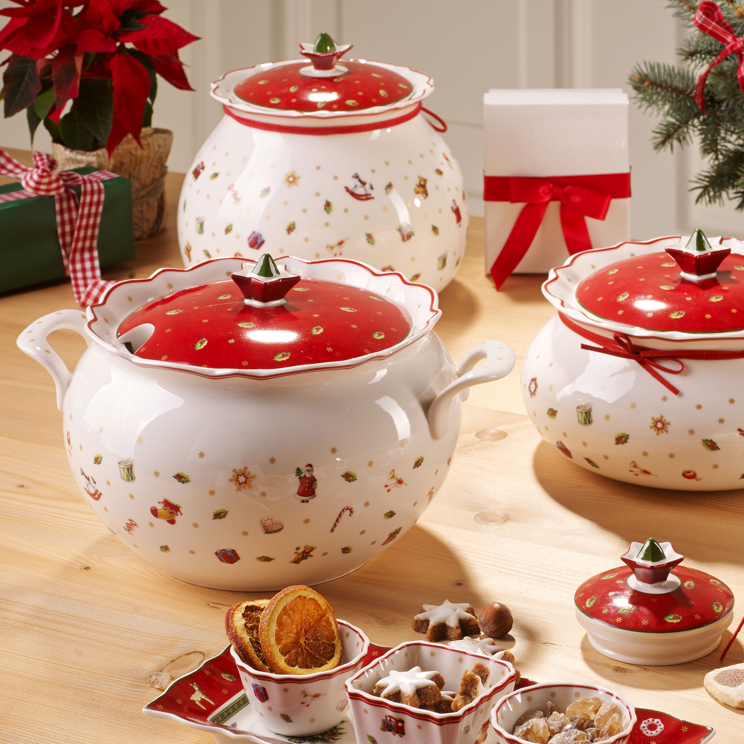 Toy's Delight Tureen Red, 111.6 oz, Premium Porcelain