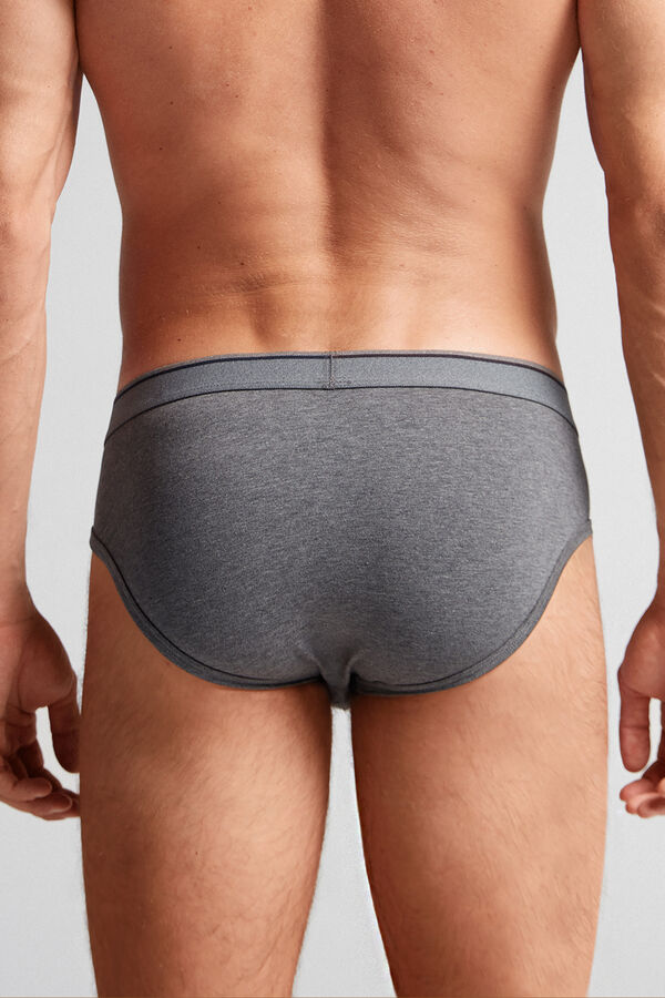 Cuecas de algodão Supima com elasticidade visível.